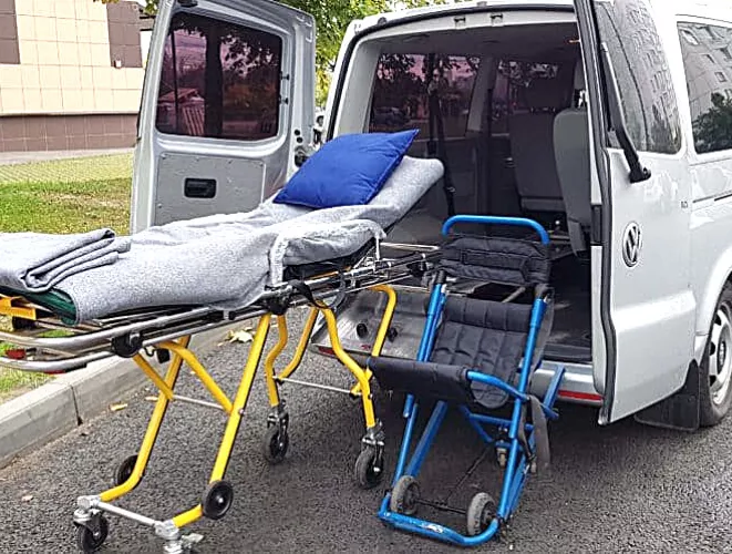 Перевозка из дома в больницу Услуги перевозки лежачих больных из дома в больницу